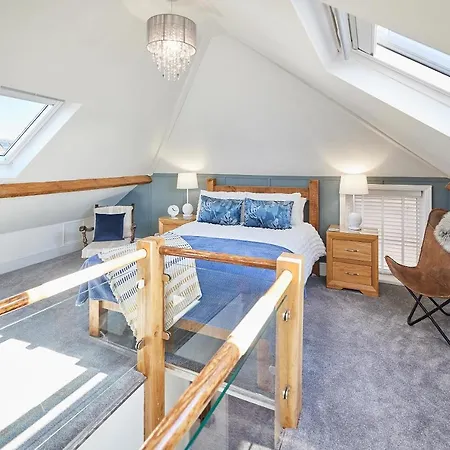 Holiday home Host & - Mumbles Whitby